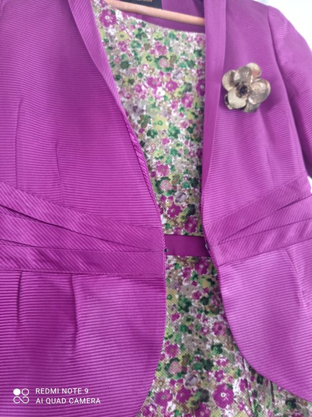 Precioso conjunto de vestido y chaqueta