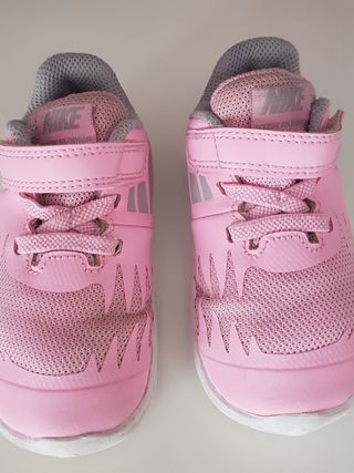 Zapatillas nike talla 22 de segunda mano por 8 EUR en Torrejón de la  Calzada en WALLAPOP