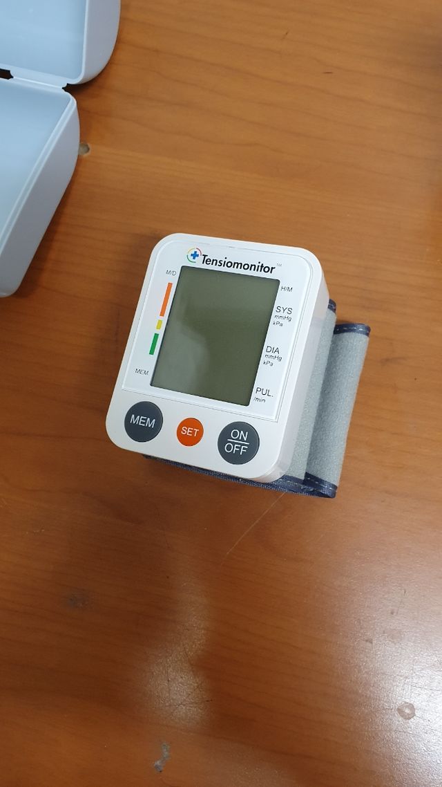 TENSIOMETRO DE MUÑECA NUEVO A ESTRENAR