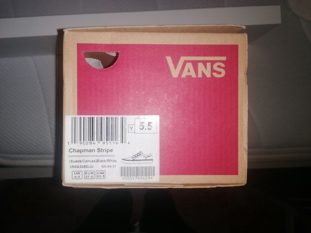 Caja de zapatillas VANS