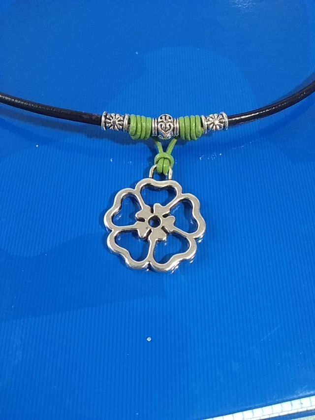 collar de flor