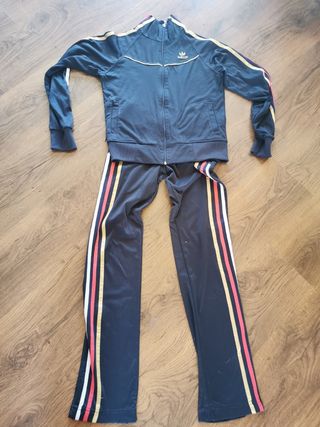 Chándal Adidas antiguo de segunda mano por 15 EUR en La Capellania en  WALLAPOP