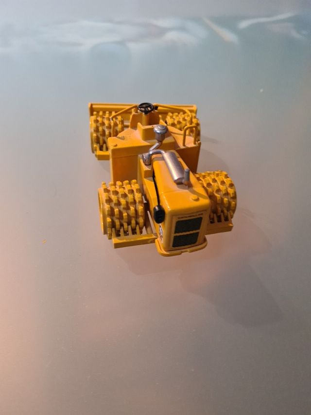 Compactador 825B JOAL