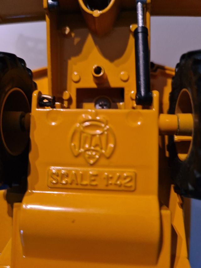 cosechadora new holland Tx34 metal escala 1:42