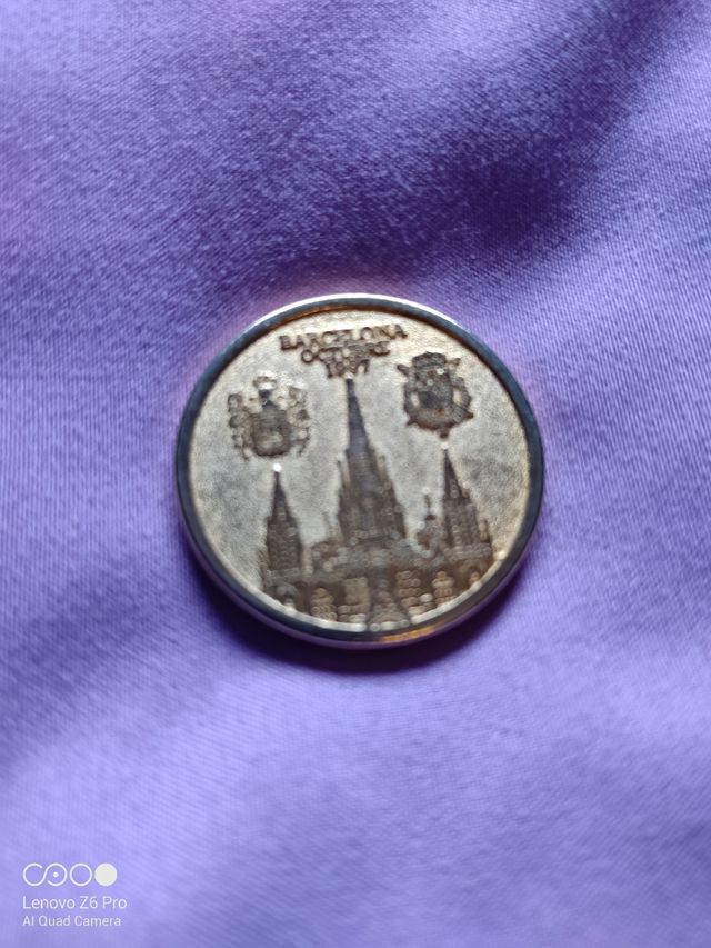 Moneda del 1997 bañada en oro