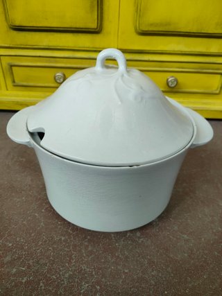 Sopera de porcelana blanca