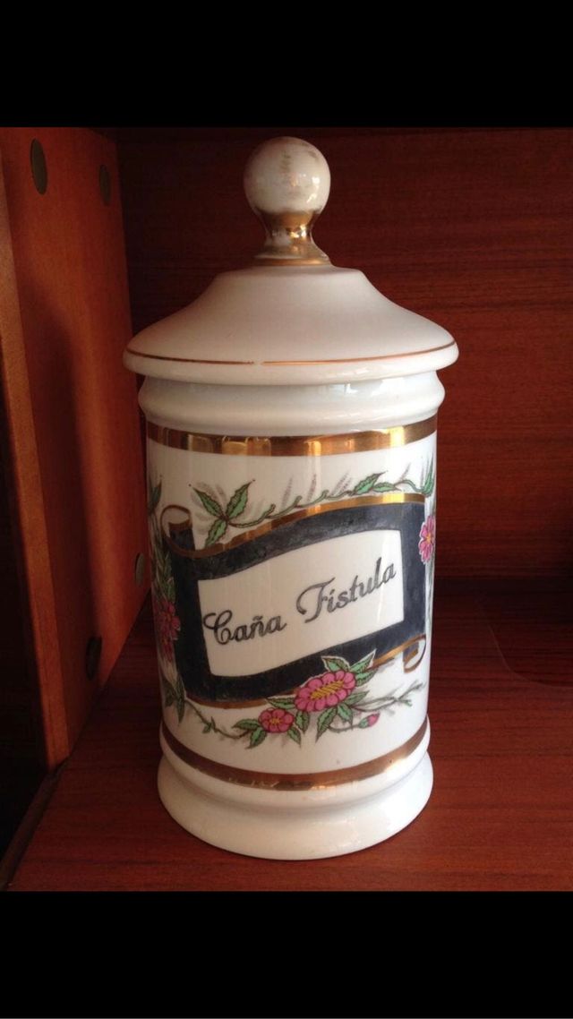 Pote farmacia antiguo