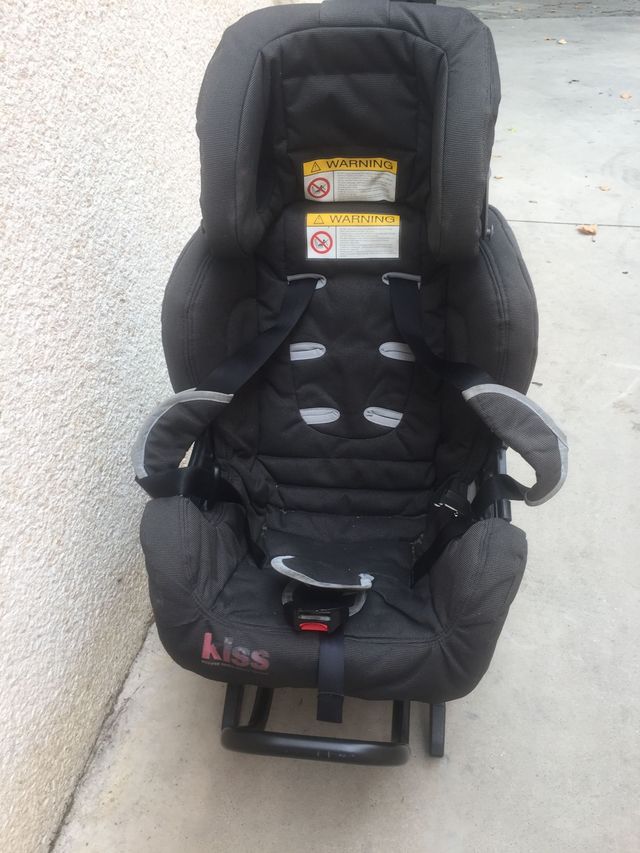 Kiss 2 :  2 bases y una silla