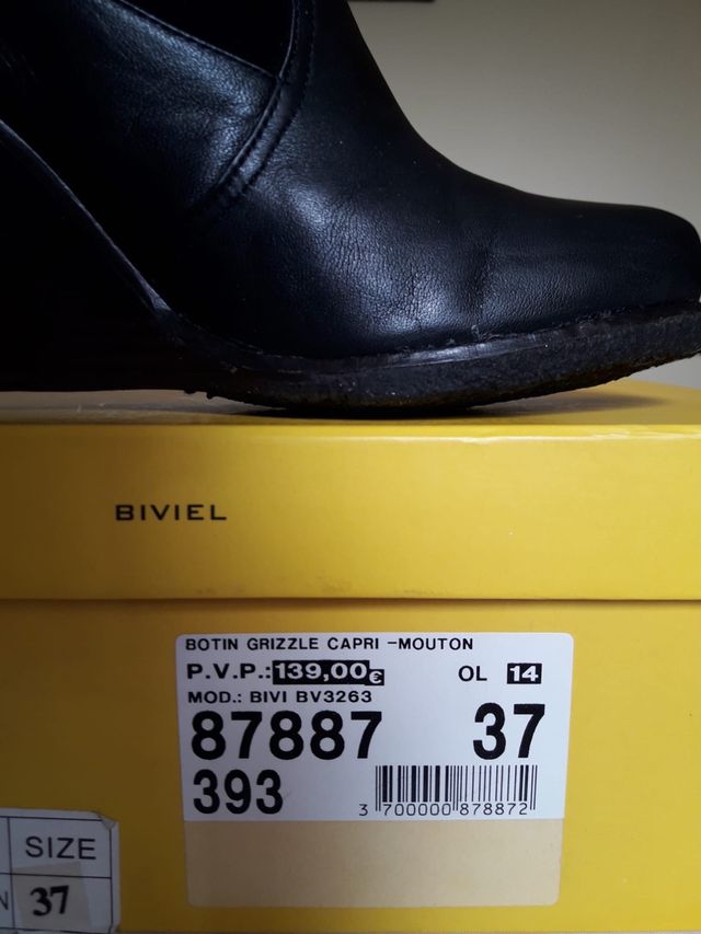 Bota negra de piel con cuña y tobillo reversible