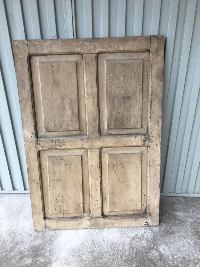 Contraventana de madera antigua