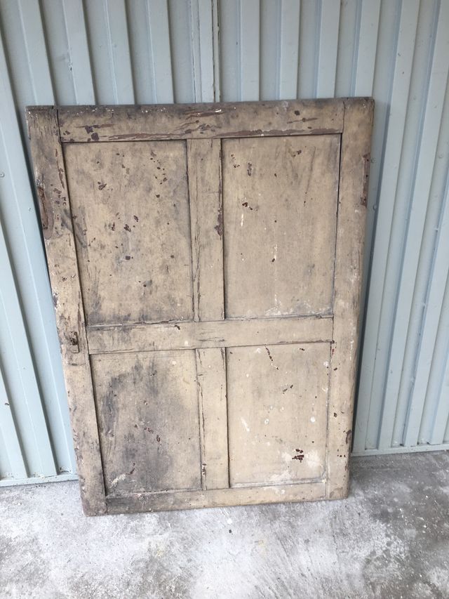 Contraventana de madera antigua