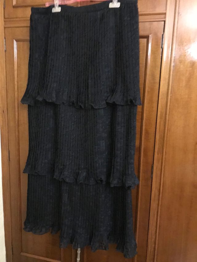 Faldas morada, de topos y negra maxis de vestir