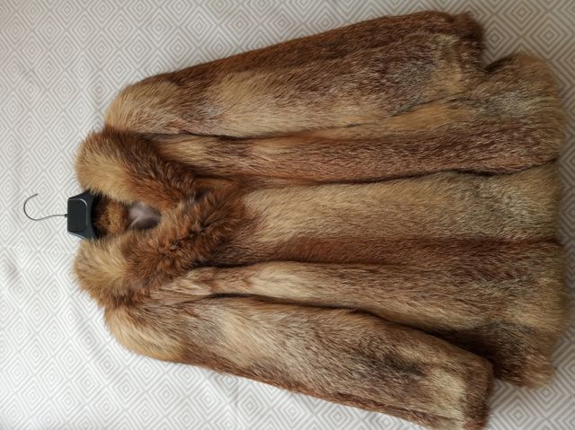 Abrigo de piel de lomos de lobo