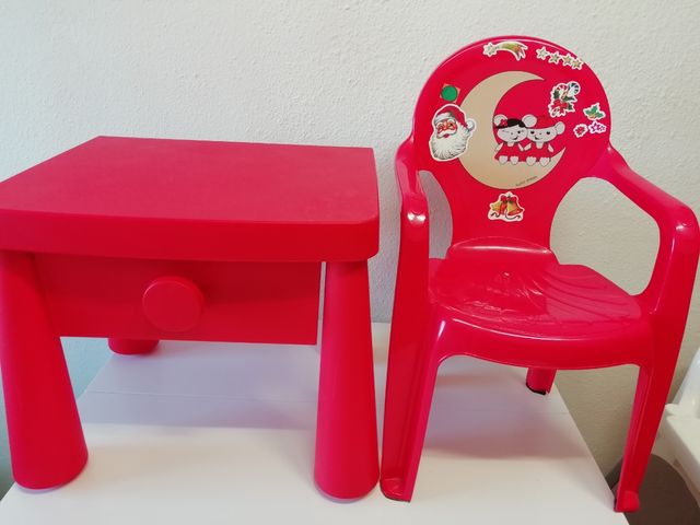 Conjunto mesa y silla infantil.
