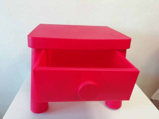 Conjunto mesa y silla infantil.