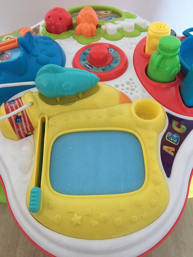 Mesa de juegos chicco
