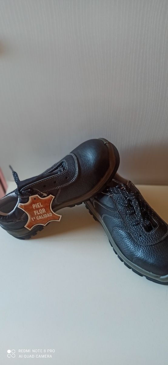 zapato negro de piel