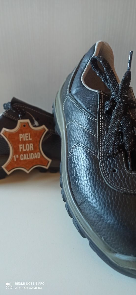 zapato negro de piel