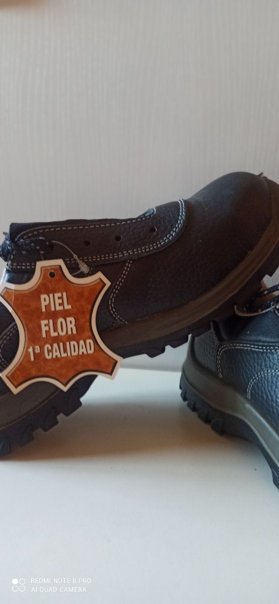 zapato negro de piel