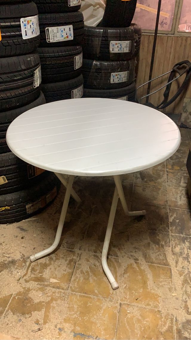 Mesa redonda plegable de segunda mano por 25 € en Collado Villalba en