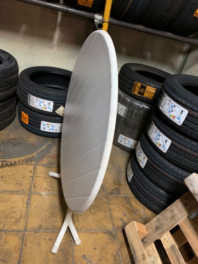 Mesa redonda plegable de segunda mano por 25 € en Collado Villalba en