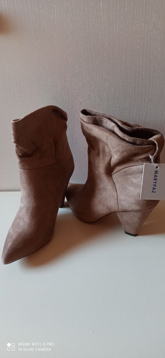 Botas beis  de Mary paz