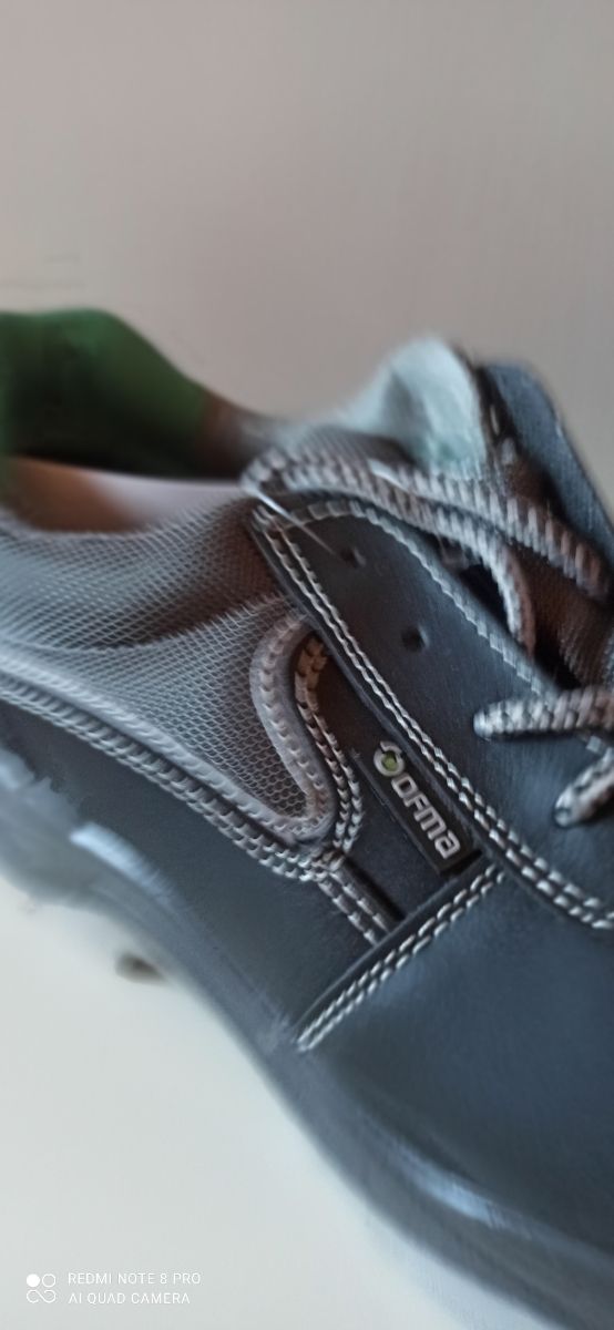 zapato negro de piel