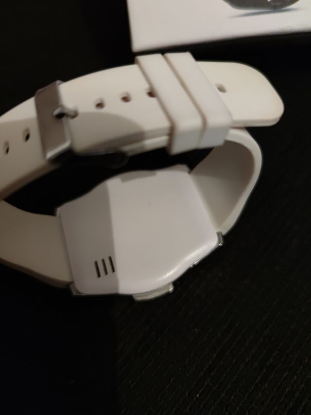 SMART WATCH Reloj Inteligente con su caja.