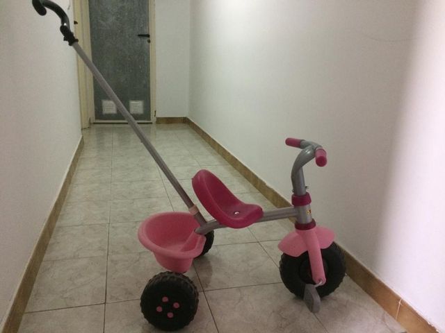 Triciclo rosa ajustable ,tiene su caja
