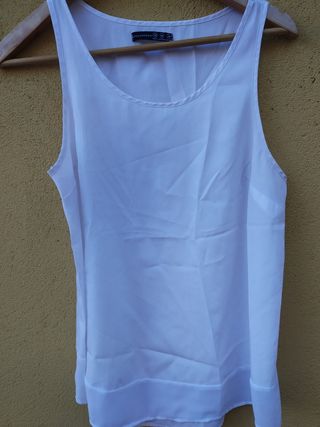Camiseta tirantes Primark de segunda mano por 2,5 EUR en Coslada en WALLAPOP