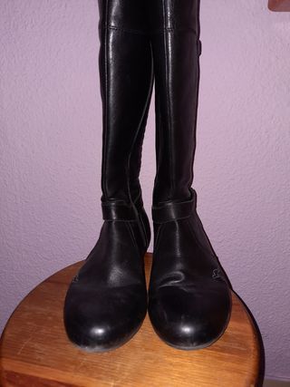 Botas altas de mujer negras Kangaroos de segunda mano por 53 EUR en  Errenteria en WALLAPOP