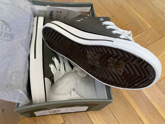 Zapatillas deportivas Mustang nuevas talla 32