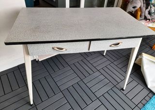 Mesa de cocina de segunda mano por 18 € en Vitoria-Gasteiz en WALLAPOP