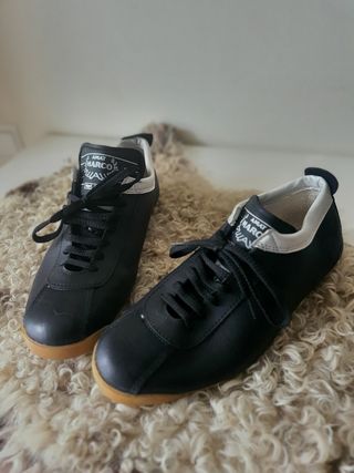Zapatillas retro piel de fútbol sala. de segunda mano por 19 EUR en  Santander en WALLAPOP