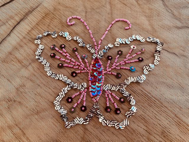Elegante pareo con motivos de mariposas