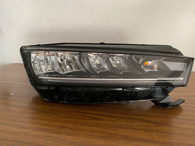 Faro nuevo Octavia 2021