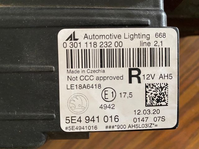 Faro nuevo Octavia 2021