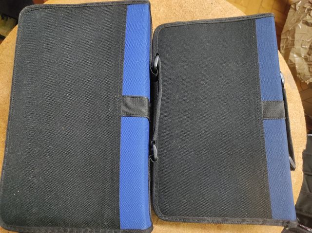 2 estuches grandes para CD's