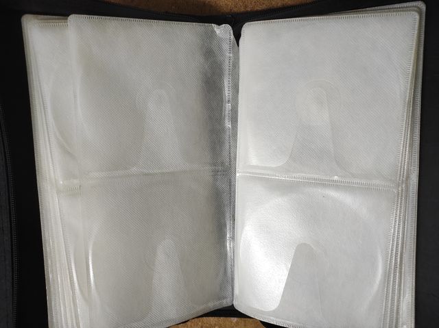 2 estuches grandes para CD's