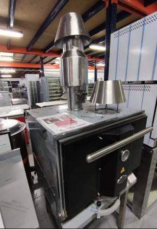 Horno a brasas empero negro con chimenea de segunda mano por 2.595 EUR en  Granada en WALLAPOP