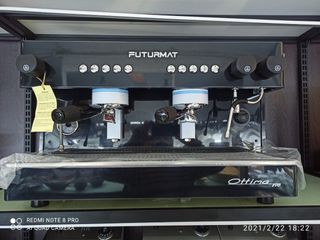 Cafetera automática futurmat de 2 grupos negra de segunda mano por 1.575  EUR en Granada en WALLAPOP