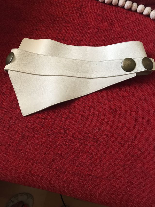 Cinturón de piel -Daniel Hecher -Paris