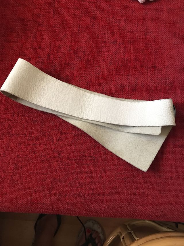 Cinturón de piel -Daniel Hecher -Paris