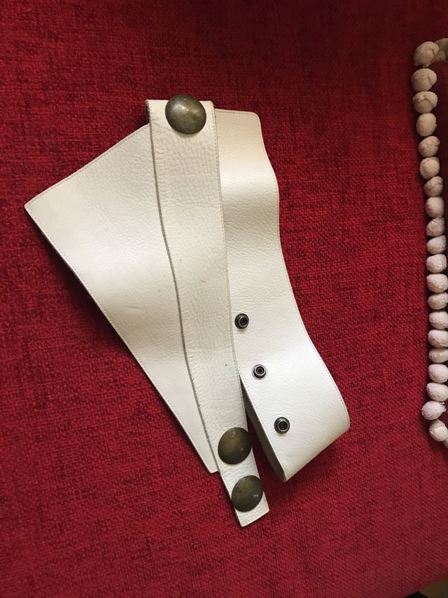 Cinturón de piel -Daniel Hecher -Paris