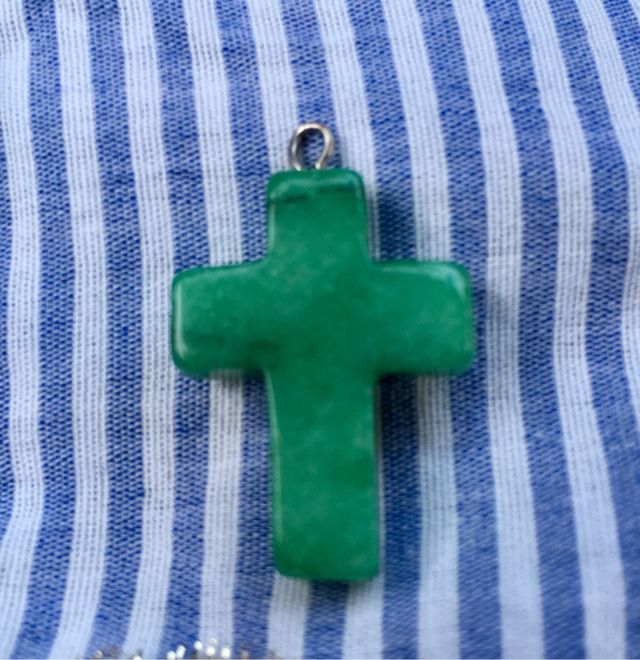 Cruz verde de alabastro