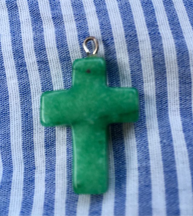 Cruz verde de alabastro