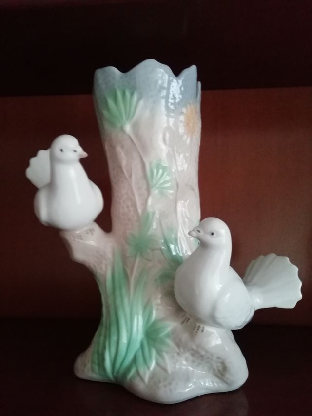 figura decoración palomas arbol