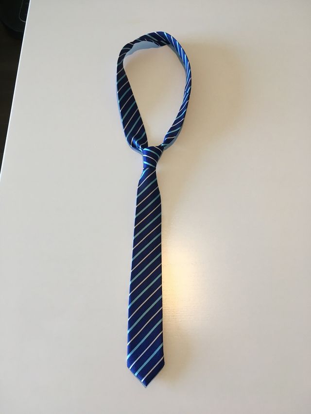 Corbata azul