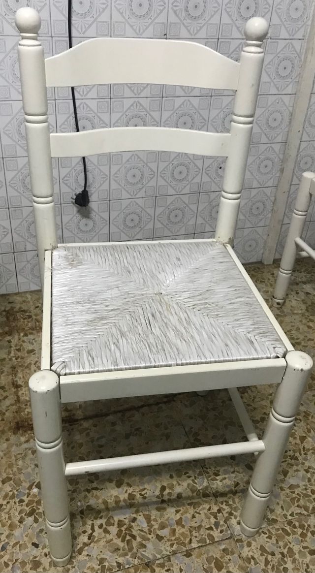 Silla madera blanca cocina de segunda mano por 20 € en Ponferrada en