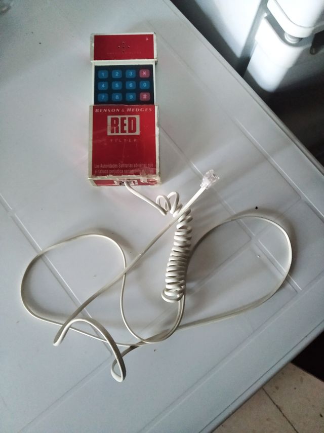 Teléfono analógico fijo antiguo